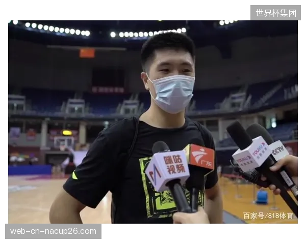 热身赛选择实力较弱对手，旨在帮助球队建立信心并演练进攻套路。